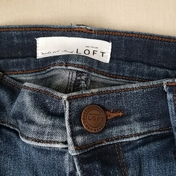 4/$34 Loft Modern Straight Jeans 26/2 - Picture 4 of 6